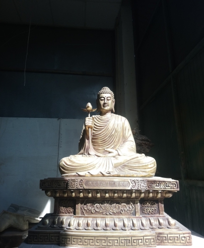 Tượng Bổn Sư Thích Ca Mâu Ni Cầm Hoa Sen