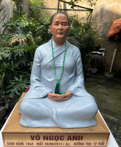 Tượng chân dung cụ Võ Ngọc Anh