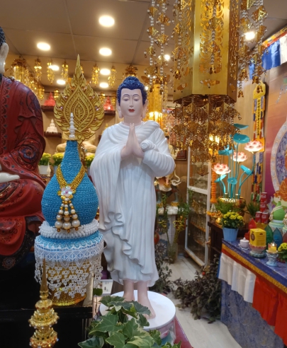 Tượng Phật dáng đứng