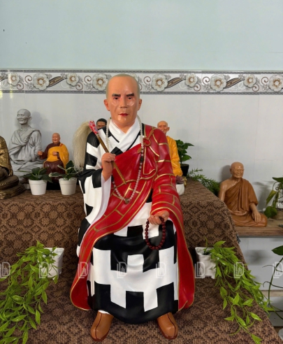 Tượng thầy Thích Trí Trung