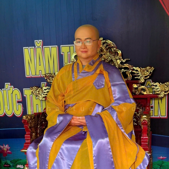 Tượng Sư Thầy Mặc Y Phục Thật