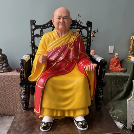 Tượng hoà thượng Thích Thiện Trung