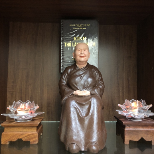 Tượng sư bà Hải Triều Âm