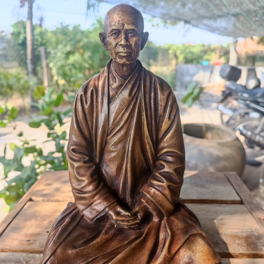 Tượng thiền sư Thích Nhất Hạnh