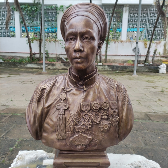 Tượng Trương Vĩnh Ký