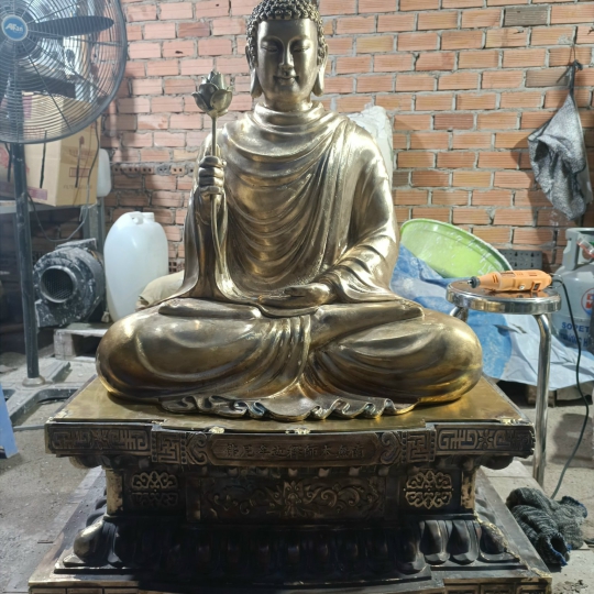 Tượng Bổn Sư Thích Ca Mâu Ni Cầm Hoa Sen