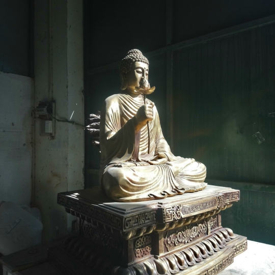 Tượng Bổn Sư Thích Ca Mâu Ni Cầm Hoa Sen