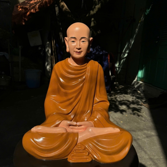 Tượng tổ sư Ni Kiều Đàm Di