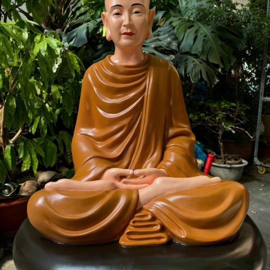 Tượng tổ sư Ni Kiều Đàm Di