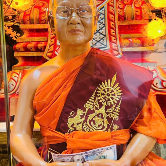 tượng sư chùa Wat Prom