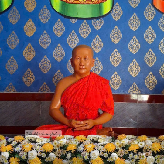 Tượng các vị hòa thượng chùa Cù Là Cũ