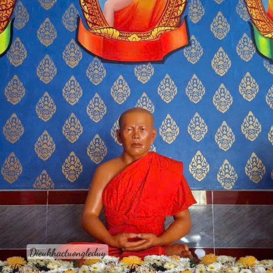 Tượng các vị hòa thượng chùa Cù Là Cũ