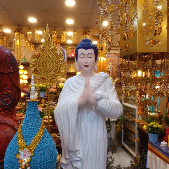 Tượng Phật dáng đứng