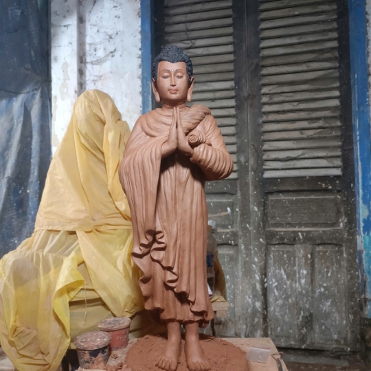 Tượng Phật dáng đứng