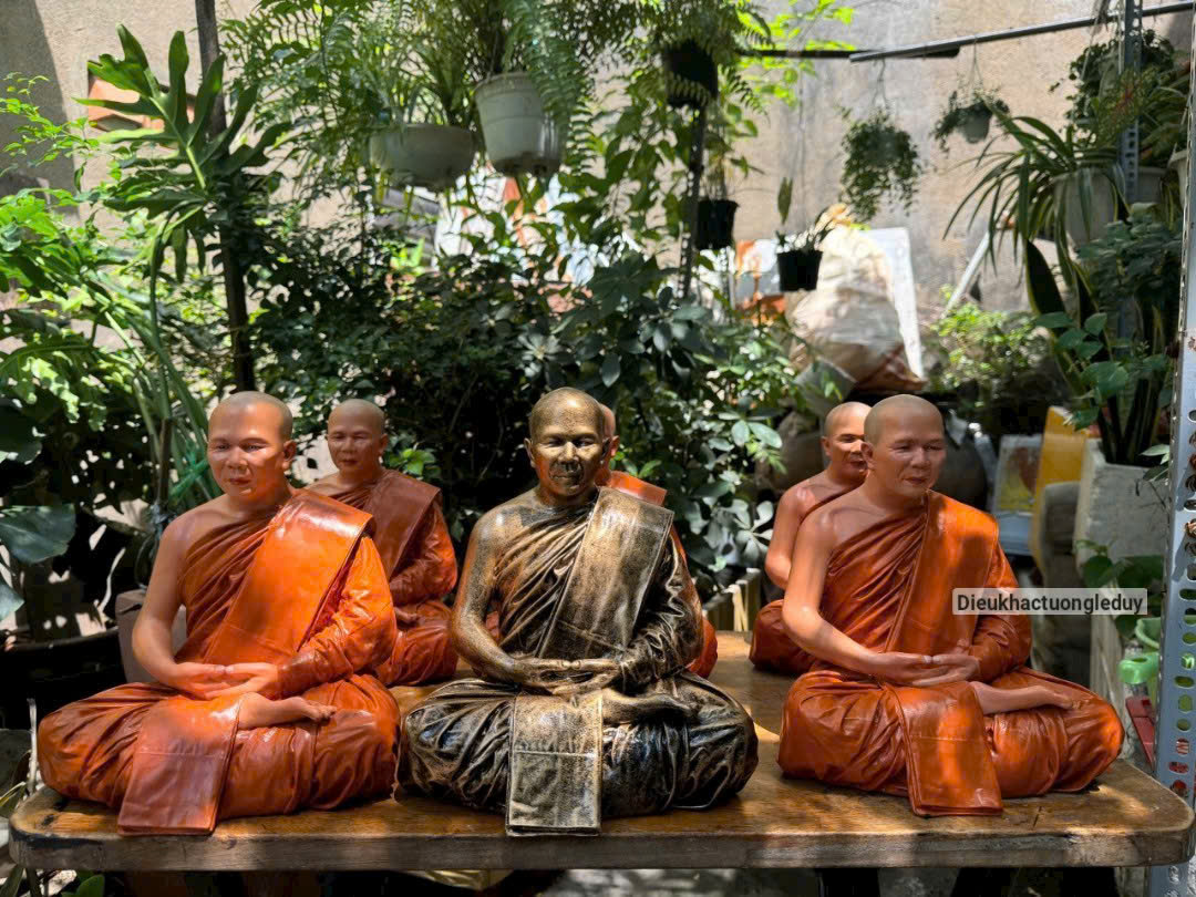 Tượng Sư Nam Tông