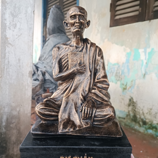 Tượng Sư Thích Giác Khang