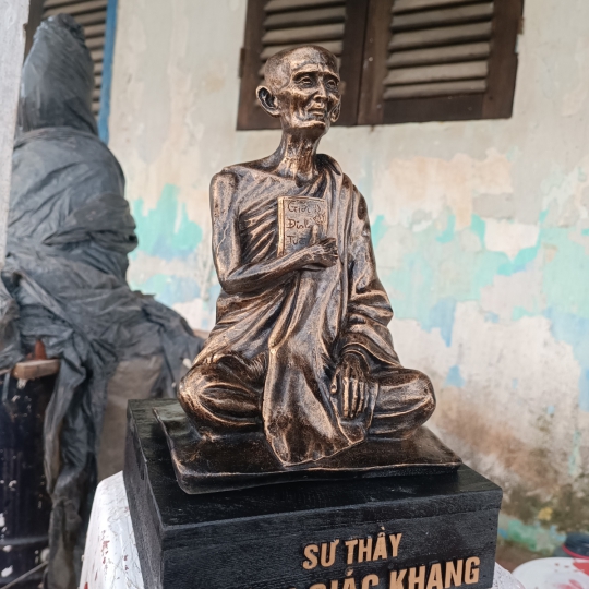 Tượng Sư Thích Giác Khang