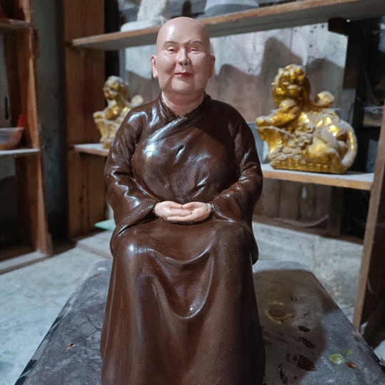 Tượng sư bà Hải Triều Âm